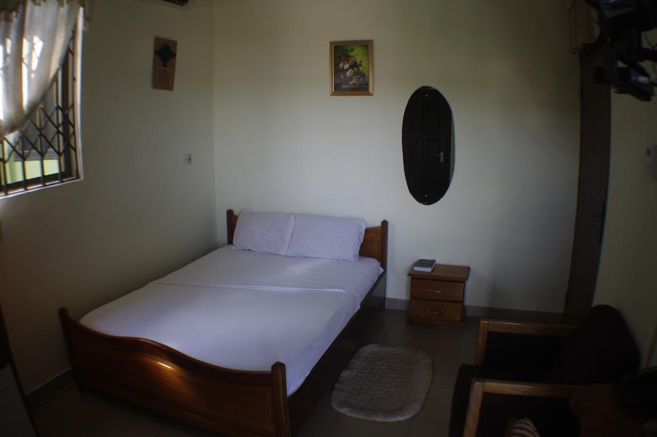 Dokua Royal Hotel Kwabenya Εξωτερικό φωτογραφία