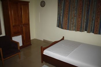 Dokua Royal Hotel Kwabenya Εξωτερικό φωτογραφία